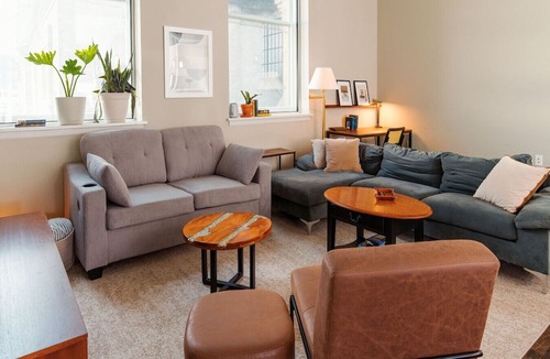 East Town Apartment | Downtown Luxe 2BR Loft Apt | Sleeps 8 | Walkable