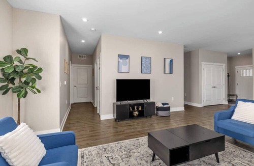 Grandville Condo | Modern 2BR & 2BA New Build Condo w Garage & Patio