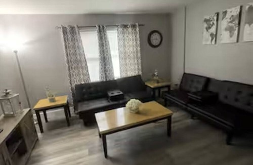 Cary House | Spacious 3 Bedroom