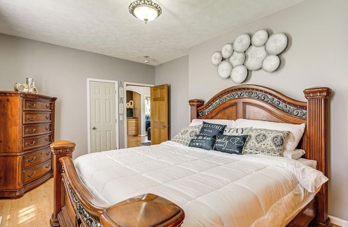 Comstock Park Condo | Centrally Located Condo Near Dtwn Grand Rapids