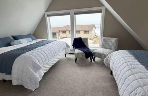 Christmas House | Newly remodeled Lake Superior views by Pictured Rocks