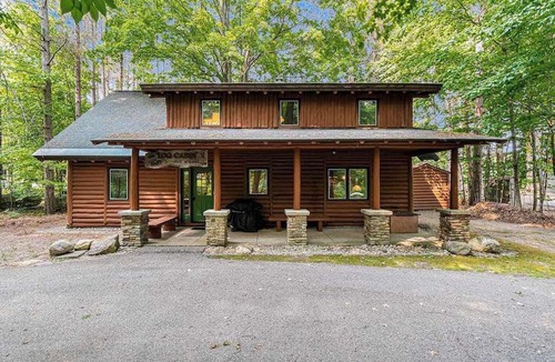 Thompsonville House | The Log Cabin | House in Thompsonville walking distance to resort amenities