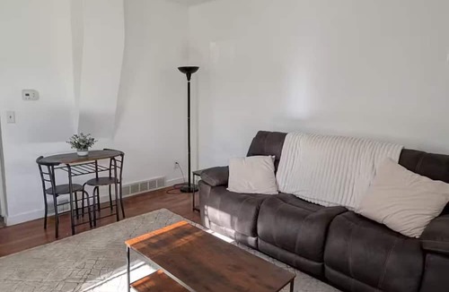 Plainfield Apartment | 30 day min. Traveling professionals welcome