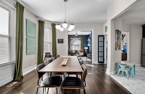 Shaw Apartment | Historic Shaw Home Sleeps 14 Near Zoo & Arch