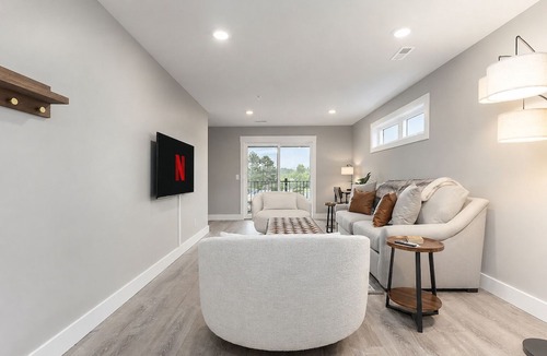 Lake Leelanau Condo | 🌲 The Birches ➠ Luxury Condotel in Downtown Lake Leelanau | U5