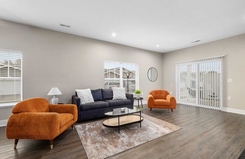 Grandville Condo | Modern New Build 4BR 4BA (2 Condos) Garage/Patio