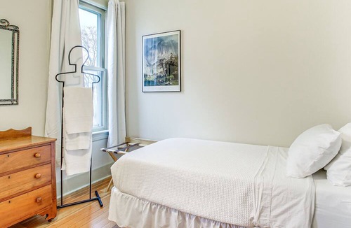 Elkhart Lake Apartment | Lovely Elkhart Lake Apartment - Walk to Town!