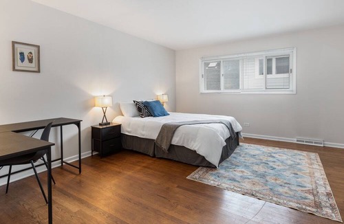 Lake Forest House | Coveted Location:Downtown Lake Forest 3/2.5 Duplex