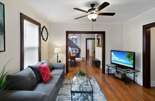 Waukegan Apartment | Perfect family spot near Great Lakes Naval Base!