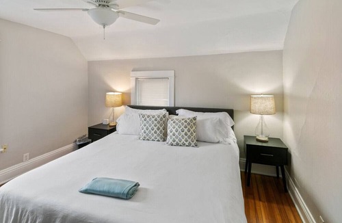 Libertyville Apartment | Great for families DT Libertyville Near Naval Base