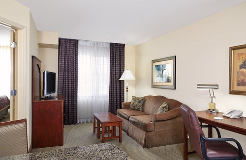 Franklin Condo | Great Suite Near Airport | Free Breakfast + Pool