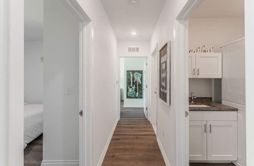 Wyandotte Apartment | Loft Penthouse 2 Balcony Arcade 2 Bed Pool and Gym