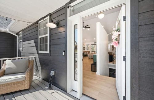 Sister Bay House | Modern Sister Bay Retreat | Prime Location