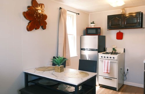 St Ignace Cabin | Stylish Studio Cabin in St. Ignace – Near Mackinac Ferry, WiFi & AC