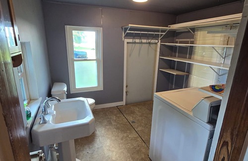 Oshkosh House | Charming 3-bedroom house on a farmette with AC and WiFi in delightful Oshkosh.