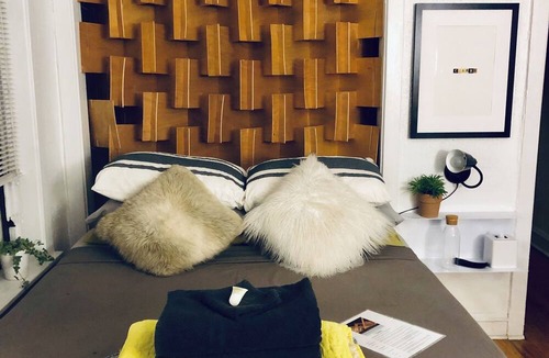 Lake View East Apartment | BOUTIQUE DESIGNER FLAT IN LINCOLN PARK