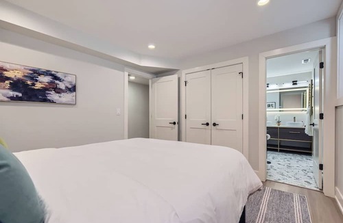 Andersonville Condo | Beautiful Newly Renovated 3BR/2BA in the Heart of Andersonville