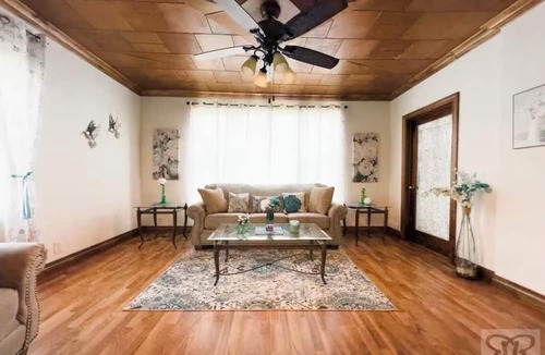 Escanaba House | Charming 3-bedroom Farmhouse with WiFi, AC, Hot Tub & Sauna in Escanaba Mi