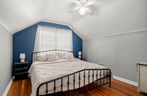 Lincoln Park Apartment | 3 Bedroom Fenced Backyard Pets Welcome Sleeps 6