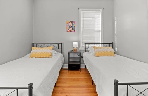Lincoln Park Apartment | 3 Bedroom Fenced Backyard Pets Welcome Sleeps 6