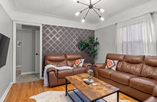 Lincoln Park Apartment | 3 Bedroom Fenced Backyard Pets Welcome Sleeps 6