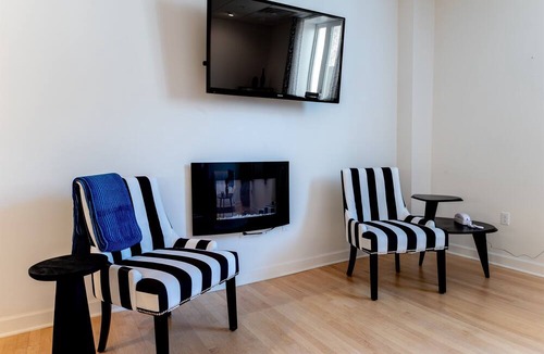 Saint Joseph Condo | Wine & Waves | Downtown Rooftop Deck | Fireplace
