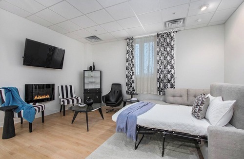 Saint Joseph Condo | Wine & Waves | Downtown Rooftop Deck | Fireplace