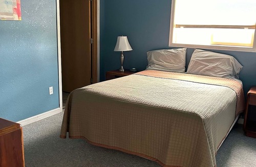 Gresham Condo | 5 Bedroom Lake Condo w/Transportation to the NFL Draft 2025