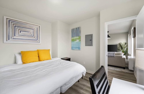 New Center Detroit Apartment | Modern Retreat Near Henry Ford