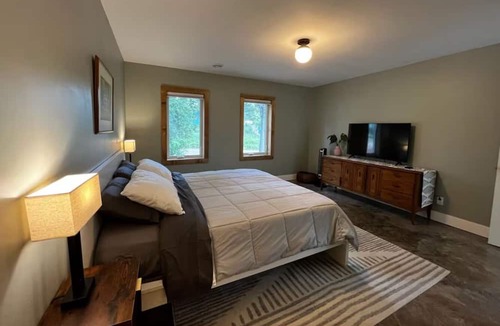 Washburn House | The North Oak, a Modern Cabin