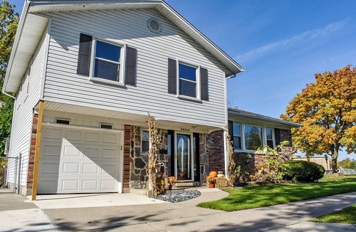 Flat Rock House | Entire home in Flat Rock, Michigan