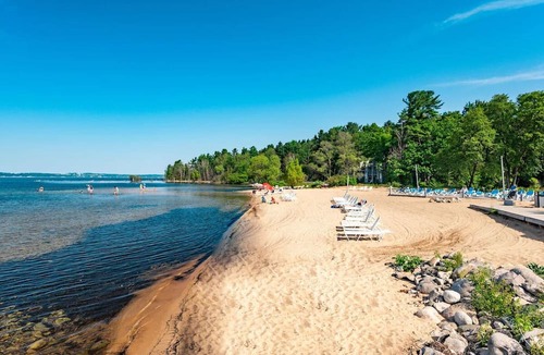 Acme Condo | 🏖️ Stunning Sunset Bay Views @ The Shores | Traverse Bay Views | Moments to the Beach