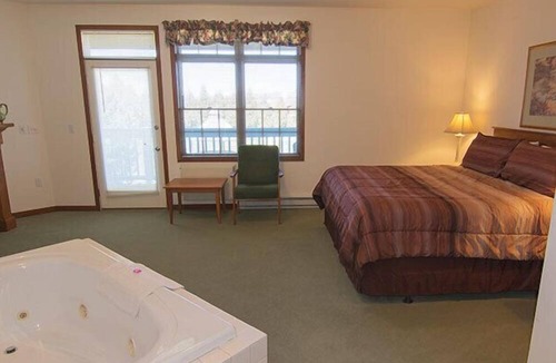 Sister Bay Apartment | Scandinavian Lodge