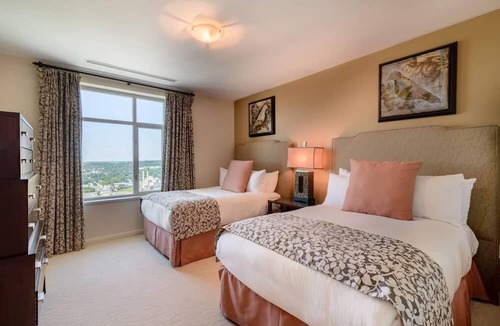 Downtown Apartment | Broadway Plaza, Trademark Collection by Wyndham