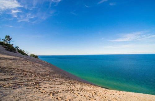 Lake Leelanau House | Boona Vista Lake Michigan Beach Front Cottage