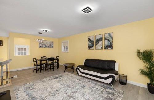 Redford House | Gn4 - Sleek Private Room Ideal for Remote Work, Wi-Fi, Free Parking