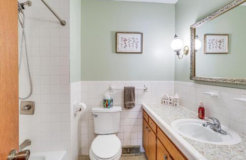 Independence House | 6 Mi to Arrowhead Stadium! Home w/Screened Porch