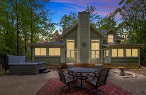 Shorewood-Tower Hills-Harbert House | Pete's Place by Juniper Holiday + Home
