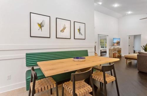 Union Pier House | The Dakota by Juniper Holiday + Home