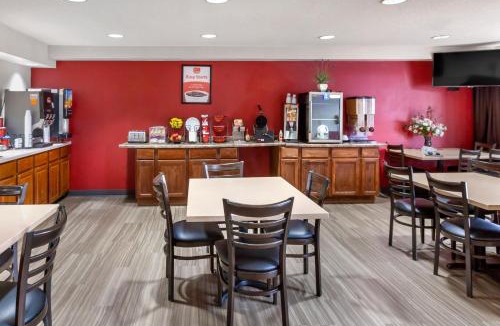 Oconto Hotel | Econo Lodge Inn & Suites Oconto