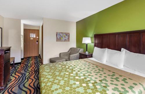 Oconto Hotel | Econo Lodge Inn & Suites Oconto