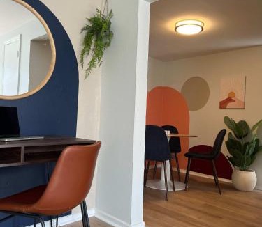 Lombard Apartment | Serenity & Style With Parking