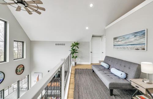 Suttons Bay House | Wineries, Kayaking, Hot Tub, Fire Pit on the Lake