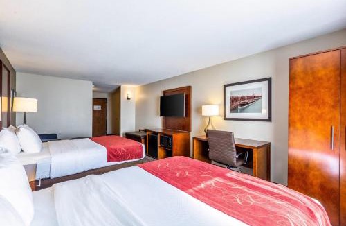 Escanaba Hotel | Comfort Suites Escanaba West