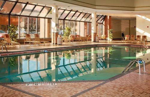 South Loop Apartment | Amenity Rich Spacious King Suite