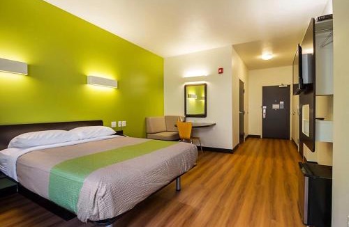 Roseland Hotel | Days Inn by Wyndham South Bend/Notre Dame