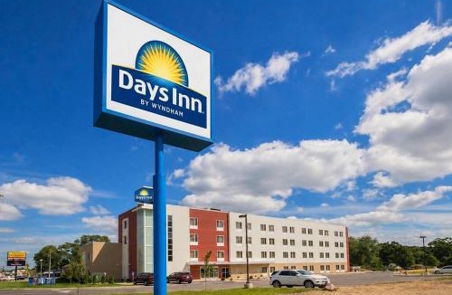 Roseland Hotel | Days Inn by Wyndham South Bend/Notre Dame