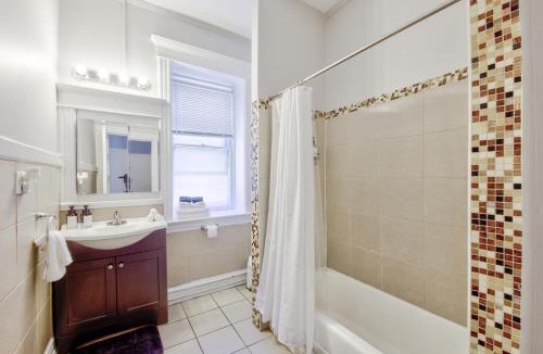 Central West End House | Spacious CWE 5BR Free Parking Near BJC, Forest Park, and Dining