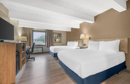 Mishicot Hotel | Fairway Inn and Suites, an Ascend Collection Hotel