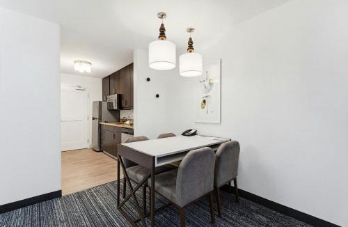 Auburn Hills Hotel | TownePlace by Marriott Suites Detroit Auburn Hills